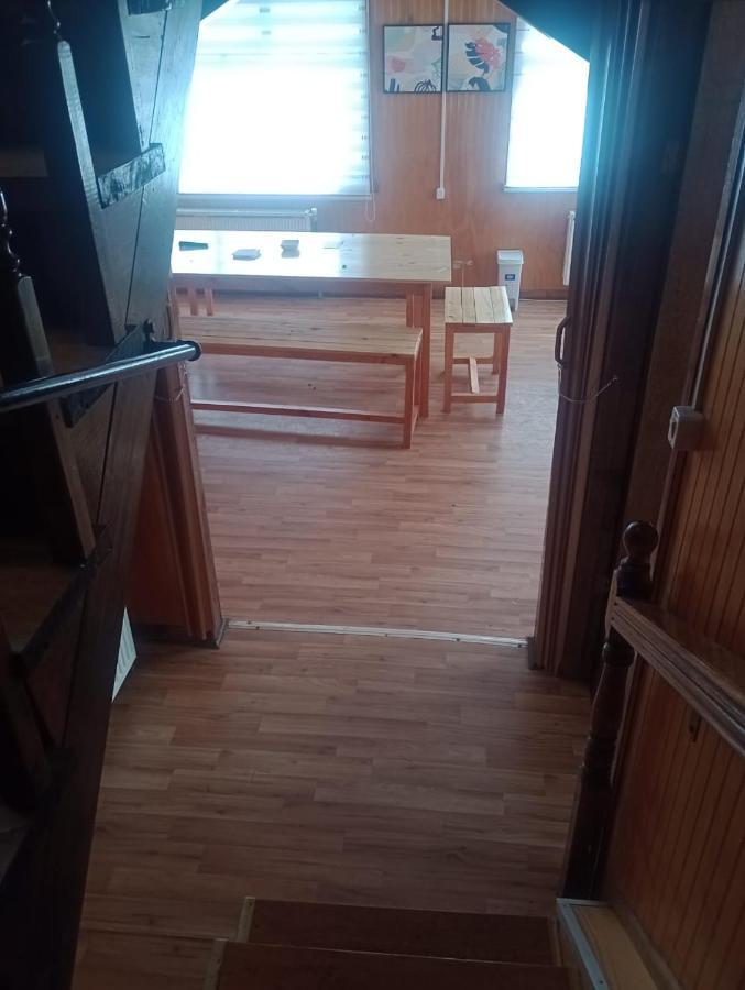 Isla Yu Backpacker Hostel Пуерто Наталес Екстериор снимка